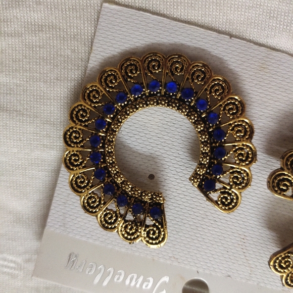 Bollywood ethnic dangle hoop - Picture 3 of 4